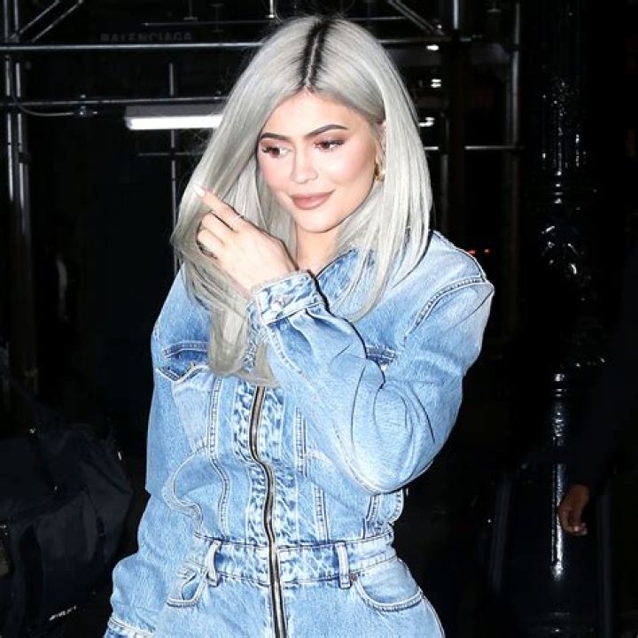 Kylie Jenner Reveals Blue Eyes After Drake Dates: Pic – Hollywood Life