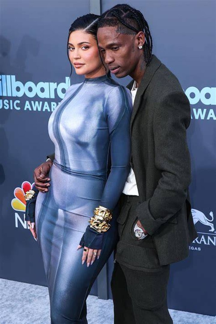 Kylie Jenner Rocks Corset Top In Vegas With Travis Scott After BBMAs – Hollywood Life