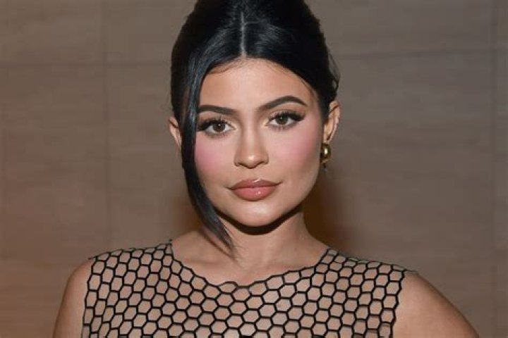 Kylie Jenner Rocks Gold Bikini Top & New Brown Hairdo With Yris Palmer – Hollywood Life