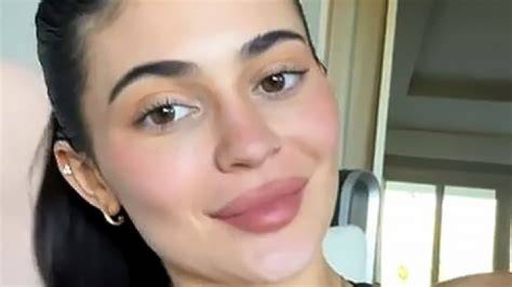Kylie Jenner Rocks No Makeup as She Shows Off Her New Foundation in Video