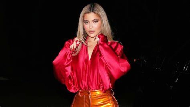 Kylie Jenner Rocks Puffy Jacket Like Billie Eilish In New Photo – Hollywood Life