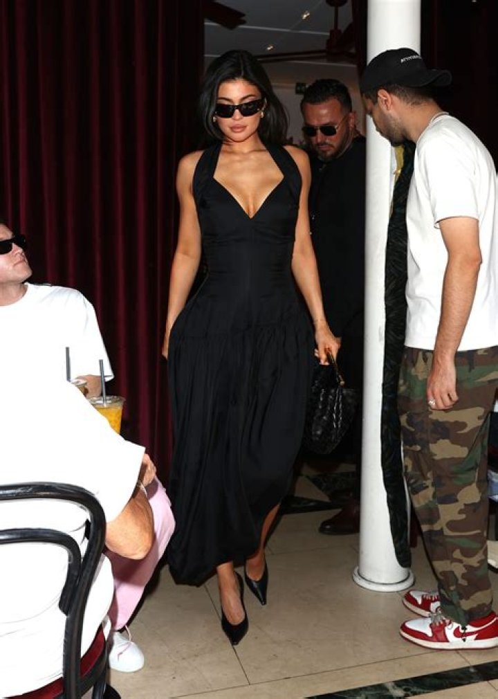 Kylie Jenner Rocks White Bottega Veneta Bikini Top & Sandals: Photos – Hollywood Life