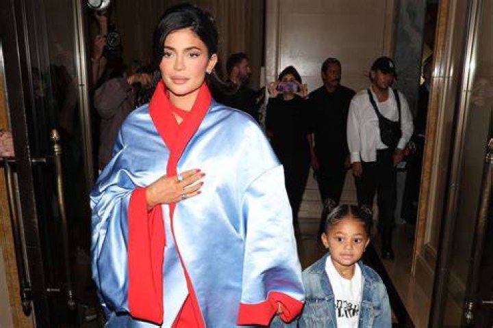 Kylie Jenner’s Daughter Stormi, 4, Plays With Mom’s Met Gala Dress Train Before Red Carpet
