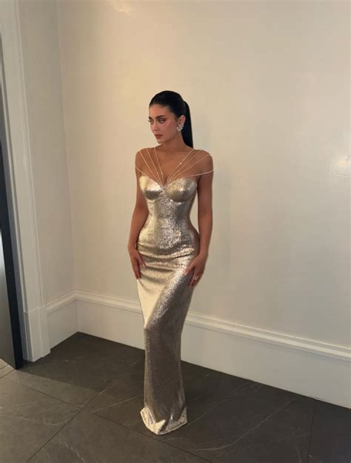 Kylie Jenner’s Lips Look Bigger Than Ever During Glam Dinner With Yris Palmer & Chanel Dijon — Watch