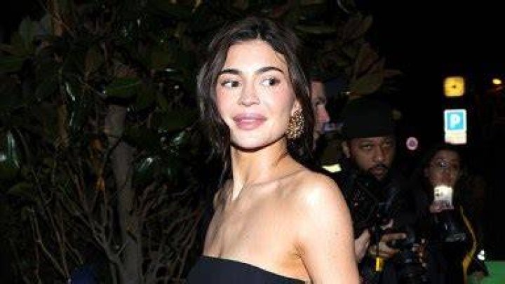 Kylie Jenner Stuns in Black Cutout Crop Top & Leggings for Fun Girls’ Night Out: Video