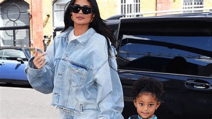 Kylie Jenner Takes Kids Aire & Stormi & Niece Chicago To Disneyland – Hollywood Life
