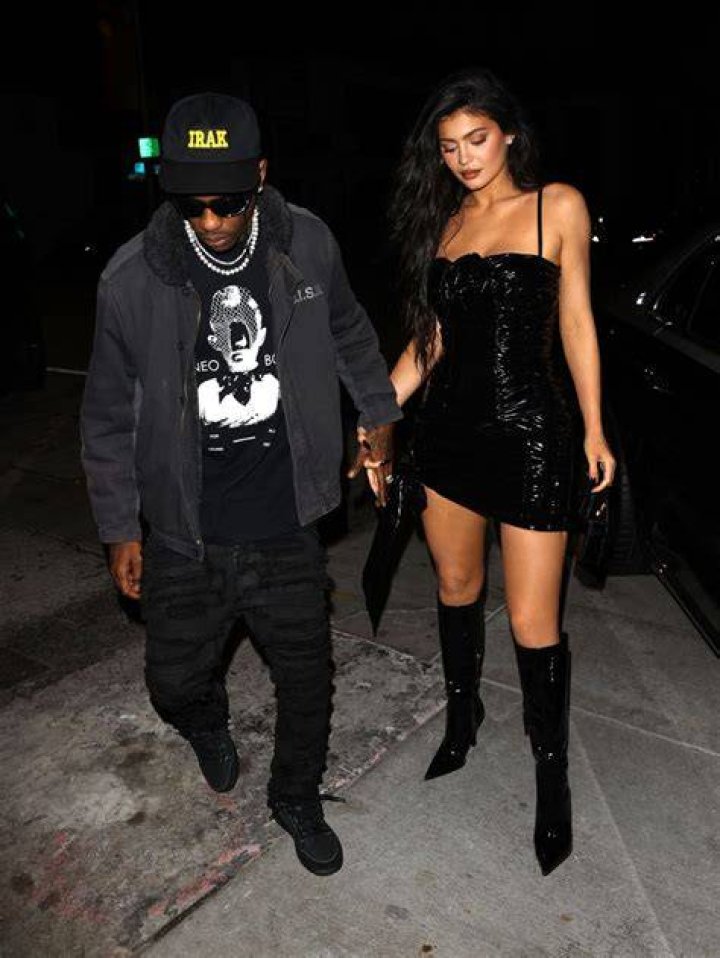 Kylie Jenner & Travis Scott: If They Split, She May Have To Pay Him Child Support — Lawyer Explains