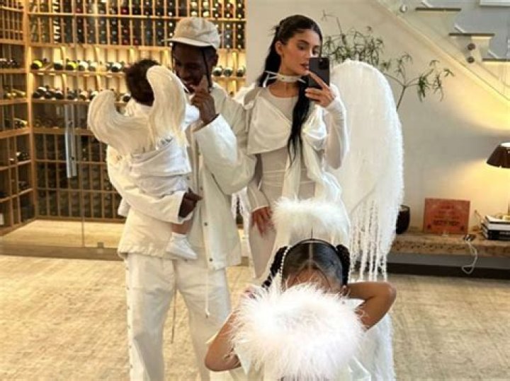 Kylie Jenner & Travis Scott Return To LA Together After Visiting His Family In Texas — New Pics