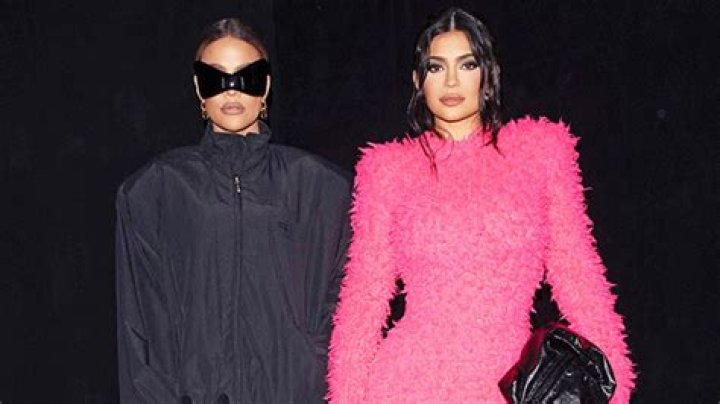 Kylie Jenner Twerks At Party With Sis Khloe Kardashian & Pals: Watch