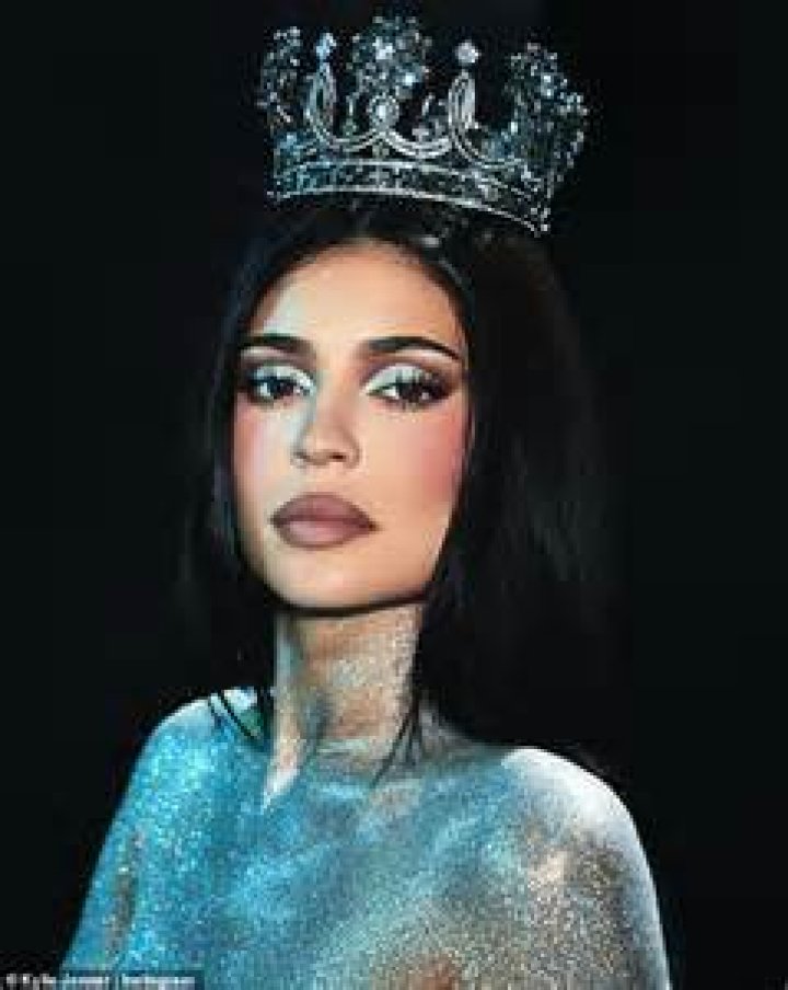 Kylie Jenner Wears Absolutely Nothing In Sexy Throwback Photo With Travis Scott