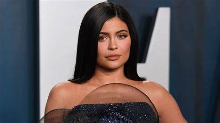 Kylie Jenner Wears Cartier Engagement Ring: Watch – Hollywood Life