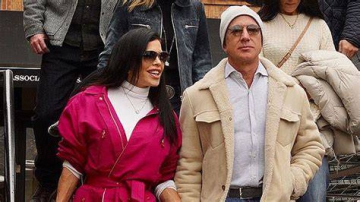 Lauren Sanchez In Leggings With Jeff Bezos In Aspen: Photos – Hollywood Life