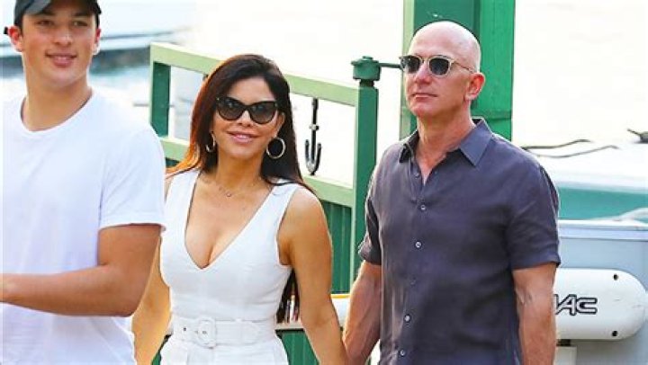 Lauren Sanchez Rocks Mini Dress For Surprise Birthday Dinner: Photos – Hollywood Life