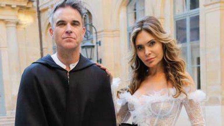 Learn About The Singer’s Marriage To Ayda Field – Hollywood Life