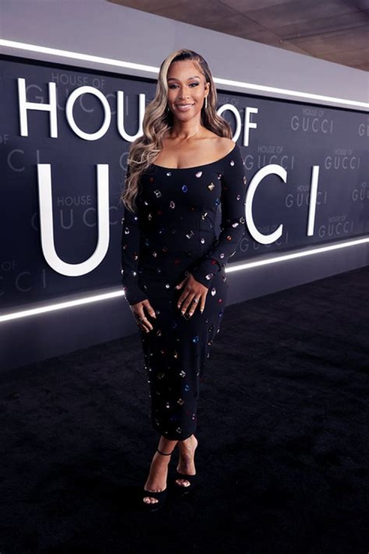 LeBron James’ Wife Savannah Slays In Backless Dress Before 2022 – Hollywood Life