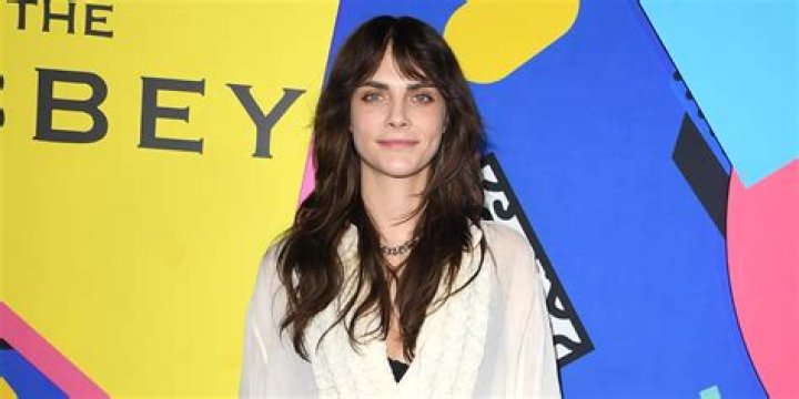 Lesbian Rumors With Cara Delevingne — Why Selly ‘Loved It’ – Hollywood Life