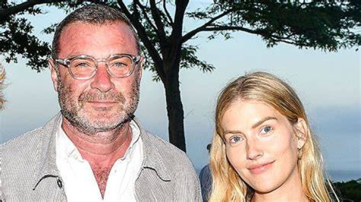 Liev Schreiber Holds Hands With Pregnant Wife Taylor: Photos – Hollywood Life