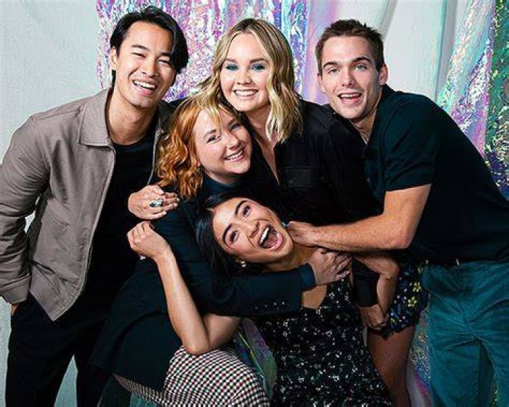 ‘Light As A Feather’ Cast On Hopes For Season 3, Friendships & More – Hollywood Life