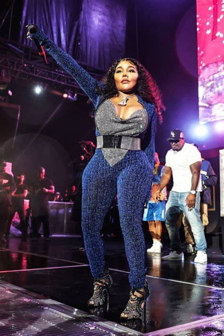 Lil Kim Rocks Blue Corset Top, Thigh-High Leather Boots & Blue Hair – Hollywood Life
