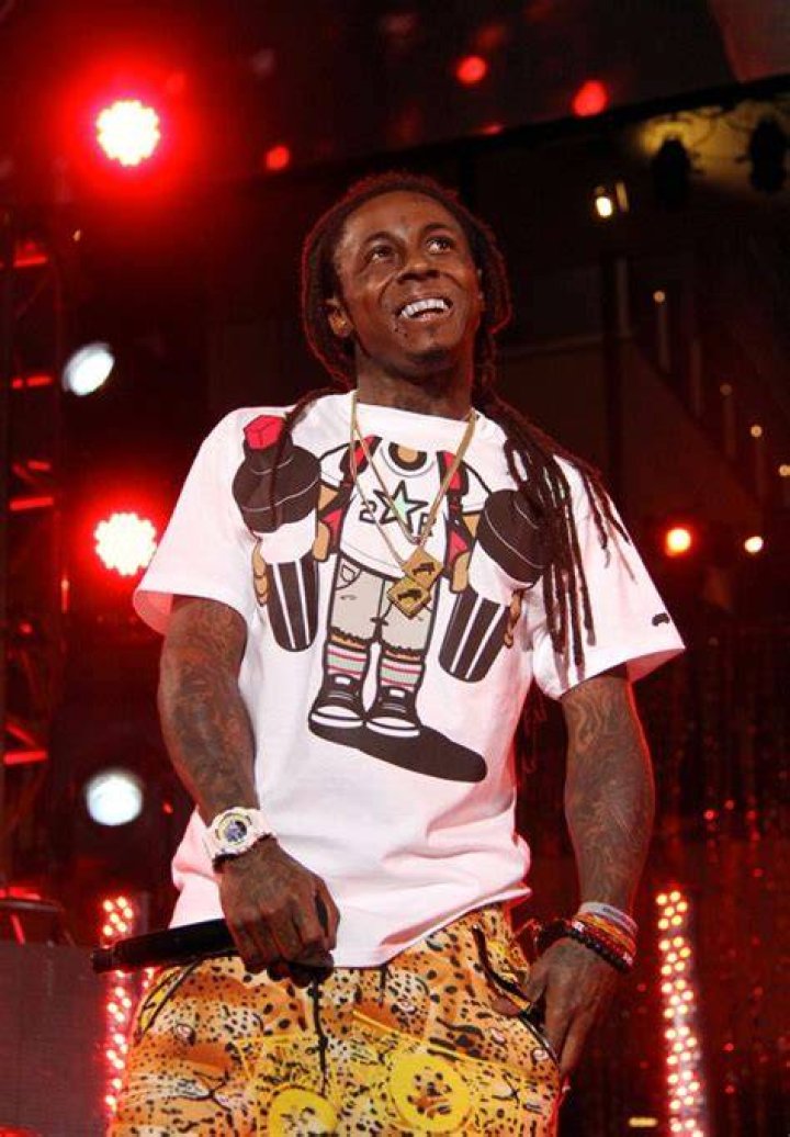 Lil Wayne Lyrics — Weezy Rapped About Seizures Before Nearly Dying From One – Hollywood Life