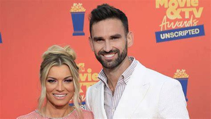 Lindsay Hubbard and Carl Radke Avoid Each Other at Winter House Party – Hollywood Life
