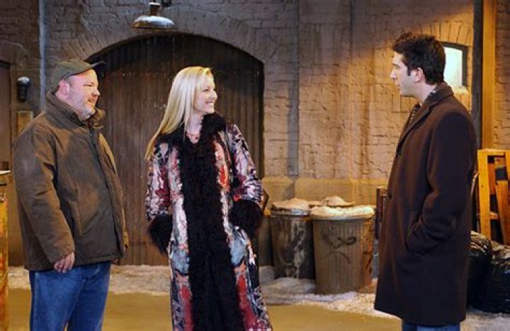 Lisa Kudrow & David Schwimmer Reunite For The Premiere Of ‘Friends’ Reunion — See Sweet Pic