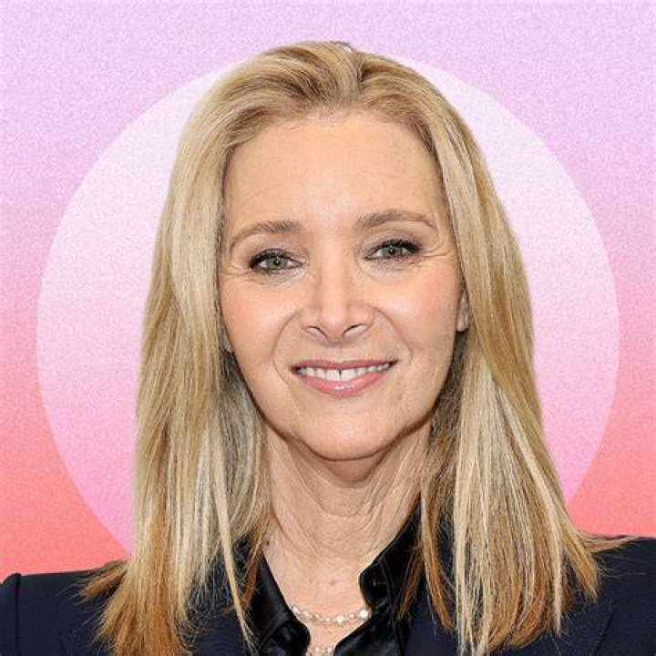 Lisa Kudrow’s Son Graduates From College & She Is Left ‘Crying’ In Joy – Hollywood Life