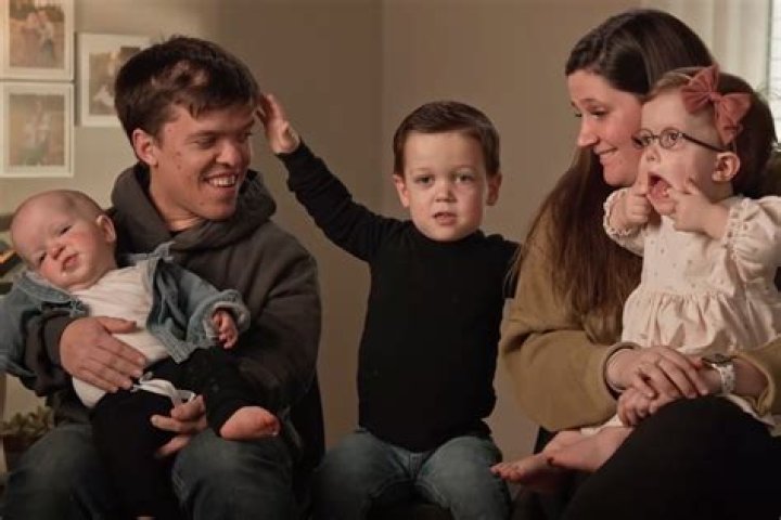 ‘Little People, Big World’ Zach & Tori Roloff On Life After 2 Kids – Hollywood Life