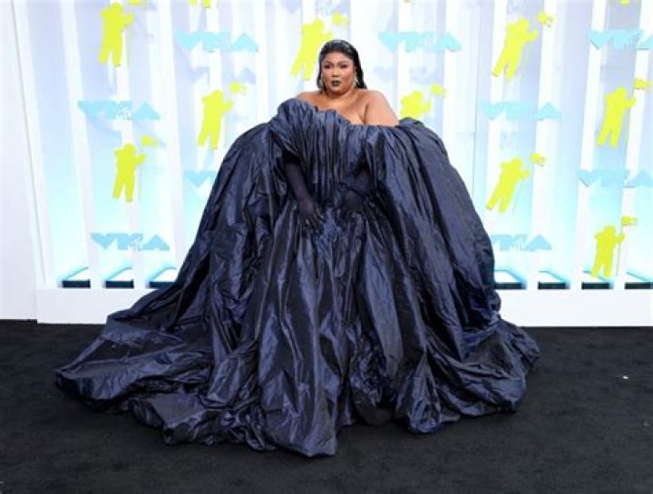 Lizzo At The 2022 VMAs: Photos – Hollywood Life