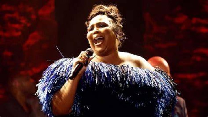Lizzo’s Tina Turner Tribute Is An Epic ‘Proud Mary’ Performance: Watch – Hollywood Life