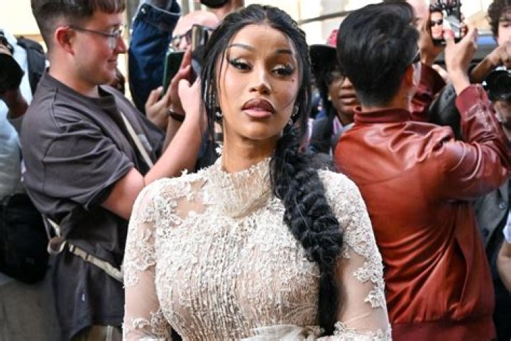 Lizzo Teams With Cardi B For ‘Rumors’ – Hollywood Life