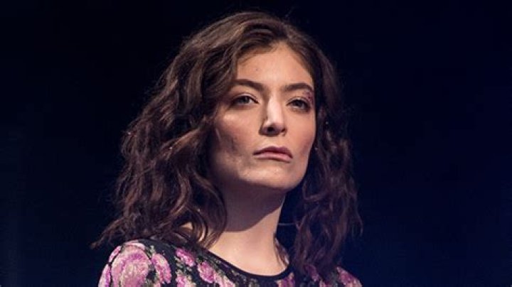 Lorde News, Music, Photos And Videos – Hollywood Life