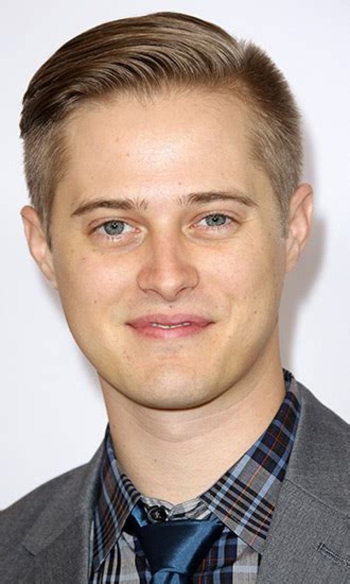 Lucas Grabeel Celebrity Profile – Hollywood Life