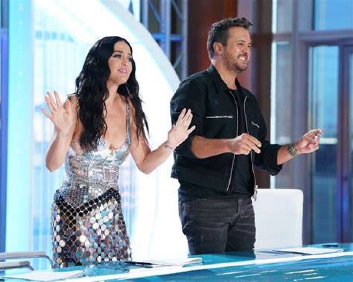 Luke Bryan Teases Katy Perry About Leg Hair & Not Shaving – Hollywood Life