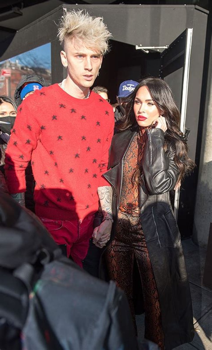 Machine Gun Kelly Sweetly Carries GF Megan Fox Outside Of ‘SNL’ Studio As He Arrives For Performance