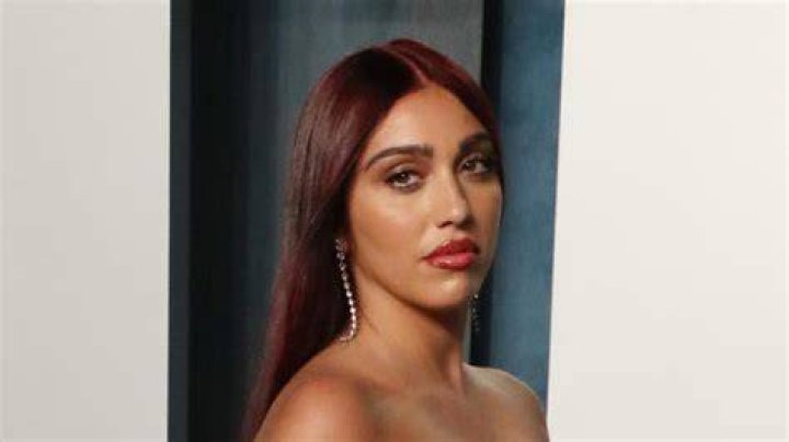 Madonna’s Daughter Lourdes Leon, 24, Rocks Crop Top In Sexy New Mirror Selfie — See Pic