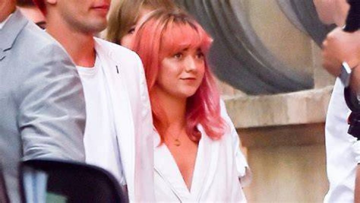 Maisie Williams’ White Dress At Sophie & Joe’s Rehearsal Dinner: Pics – Hollywood Life