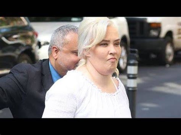 Mama June & BF Geno Spotted Roaming Casino Floor Despite Quarantine Warnings