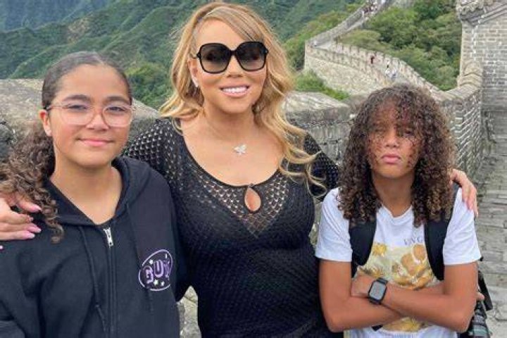 Mariah Carey Becomes Bearded Man From ‘Obsessed’ For TikTok Video – Hollywood Life