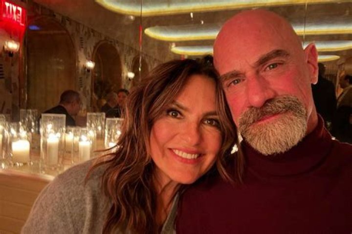 Mariska Hargitay & Christopher Meloni On Romance For Olivia & Elliot – Hollywood Life