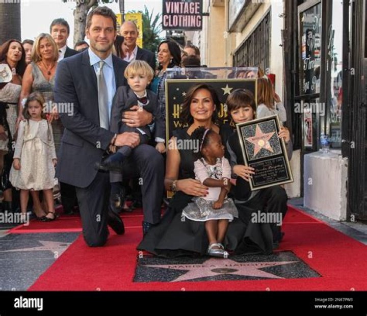 Mariska Hargitay Shows Husband Peter Hermann & Kids On Father’s Day – Hollywood Life