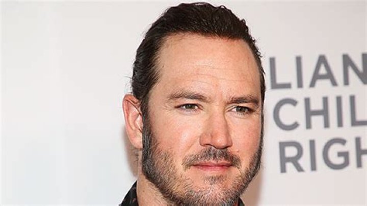 Mark-Paul Gosselaar In ‘Saved By The Bell:’ See His Hair Makeover – Hollywood Life