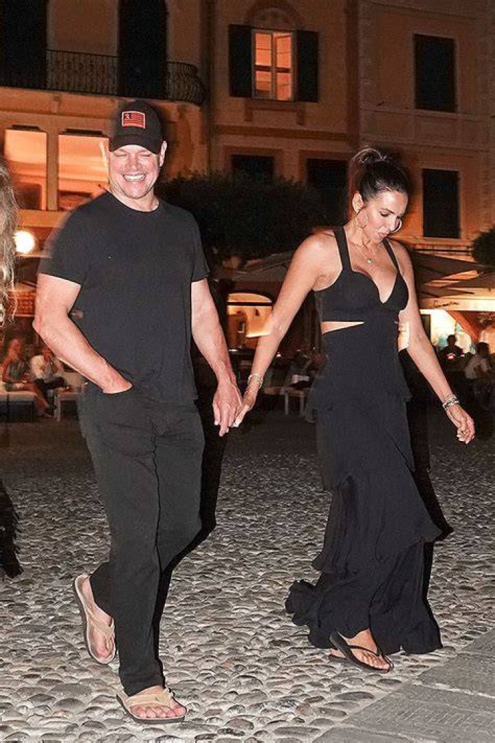 Matt Damon Shirtless With Bikini Clad Wife In Greece: Photos – Hollywood Life