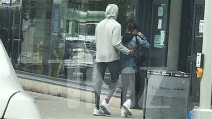 Matt James & Rachael Kirkconnell Cuddle While Shopping In NYC – Hollywood Life
