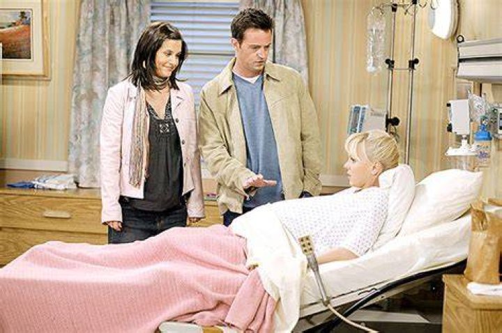 Matthew Perry Says He Was High & ‘Felt Nothing’ During Emotional Series Finale Of ‘Friends’