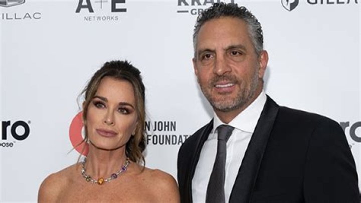 Mauricio Umansky Says Life is ‘Insane’ Amid Kyle Richards Separation – Hollywood Life