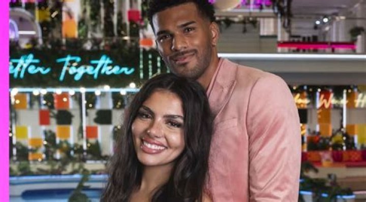 Mckenzie Mckee & Josh Confirm They’re Back Together With New Photos – Hollywood Life
