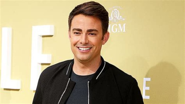 ‘Mean Girls’ Star Jonathan Bennett Talks Mental Health – Hollywood Life