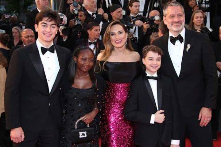 Meet Her 3 Children With Peter Hermann – Hollywood Life