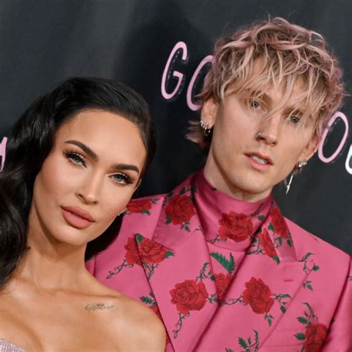 Megan Fox Dodges Kiss From Machine Gun Kelly In New Red Carpet Video – Hollywood Life
